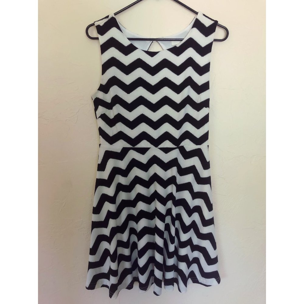 Sans Souci Med Sleeveless B&W Striped A-Line Dress